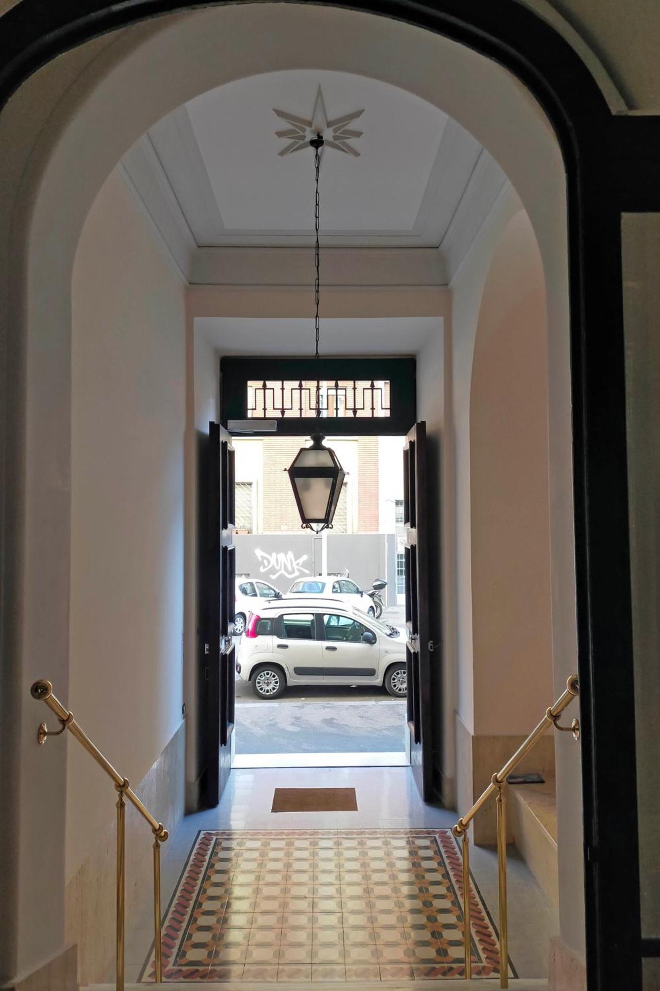 Apartamento Casa Giuliana -3br 2bath Flat, 116 M2 On One Level, 2nd Floor With Lift, High Comfort, Quite, Chic, Doorman, 600 Meters From Vatican Museums And Ottaviano Metro, Plenty Of District Facilities, Welcome Drinks & Local Guide, 24 Hour 4 Language Su *