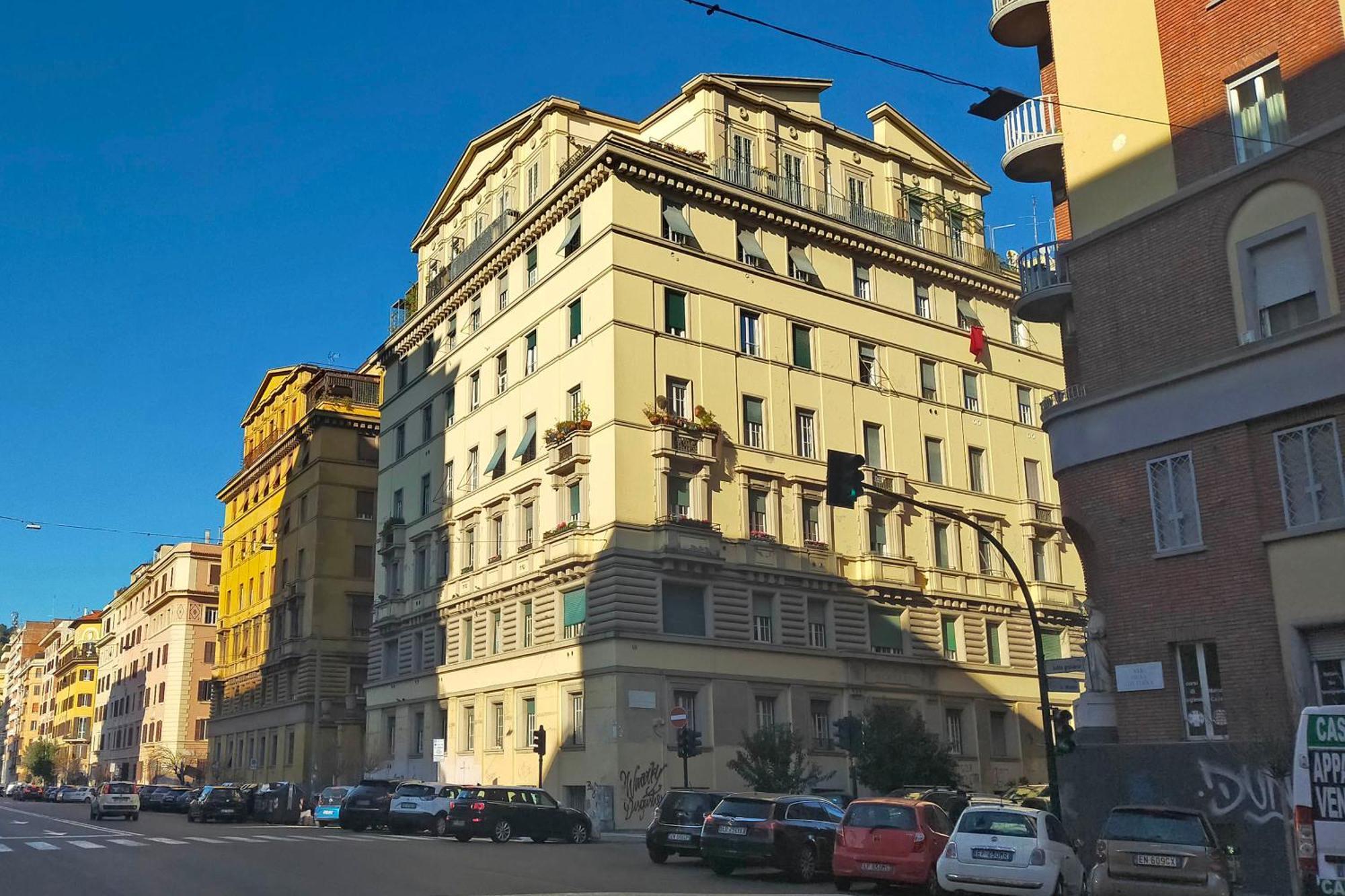 Casa Giuliana -3br 2bath Flat, 116 M2 On One Level, 2nd Floor With Lift, High Comfort, Quite, Chic, Doorman, 600 Meters From Vatican Museums And Ottaviano Metro, Plenty Of District Facilities, Welcome Drinks & Local Guide, 24 Hour 4 Language Su * Rome