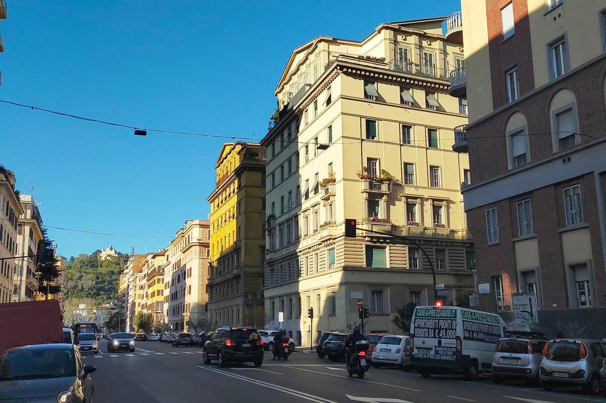 Casa Giuliana -3br 2bath Flat, 116 M2 On One Level, 2nd Floor With Lift, High Comfort, Quite, Chic, Doorman, 600 Meters From Vatican Museums And Ottaviano Metro, Plenty Of District Facilities, Welcome Drinks & Local Guide, 24 Hour 4 Language Su Apartamento