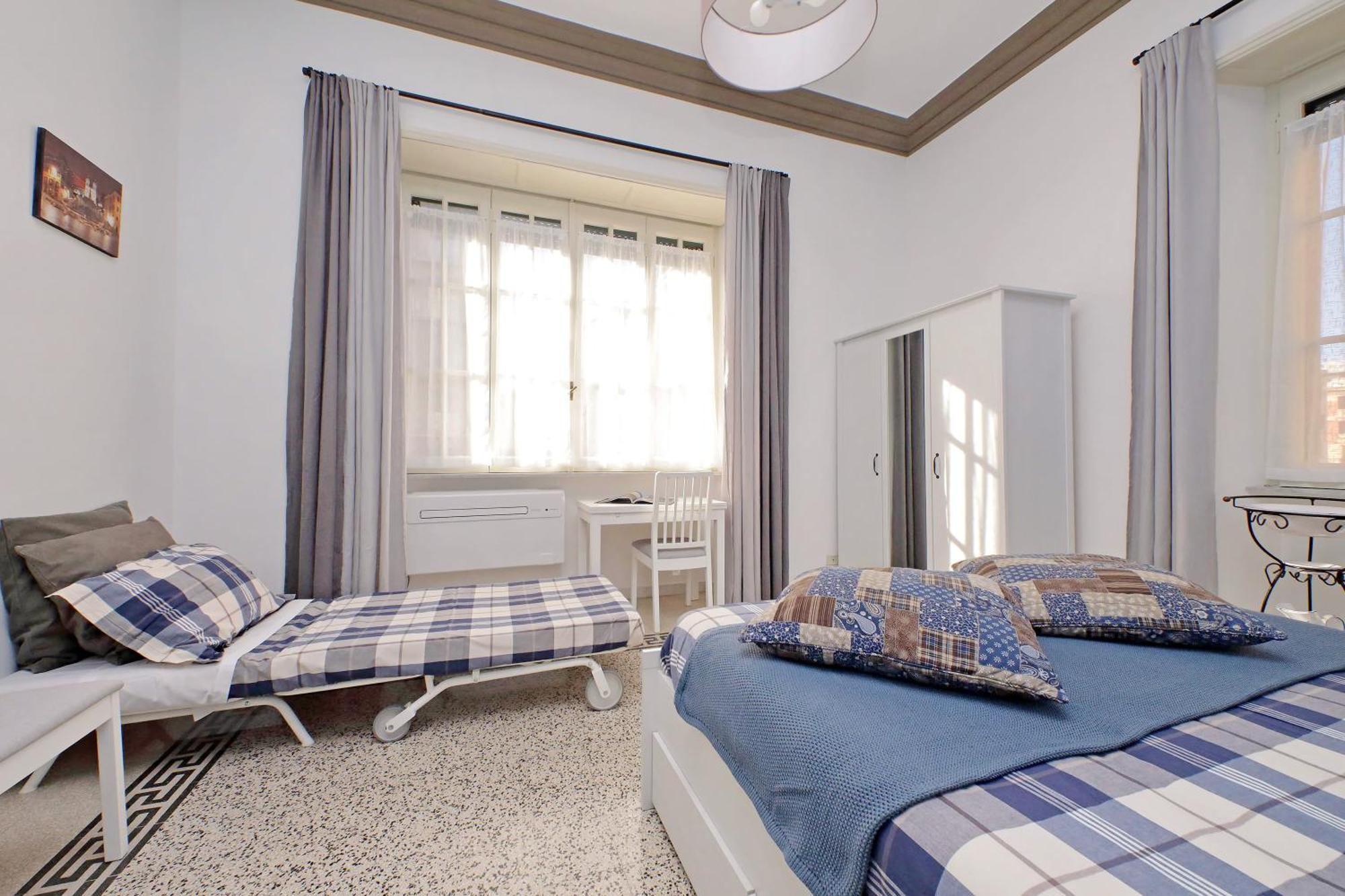 Casa Giuliana -3br 2bath Flat, 116 M2 On One Level, 2nd Floor With Lift, High Comfort, Quite, Chic, Doorman, 600 Meters From Vatican Museums And Ottaviano Metro, Plenty Of District Facilities, Welcome Drinks & Local Guide, 24 Hour 4 Language Su Apartamento *