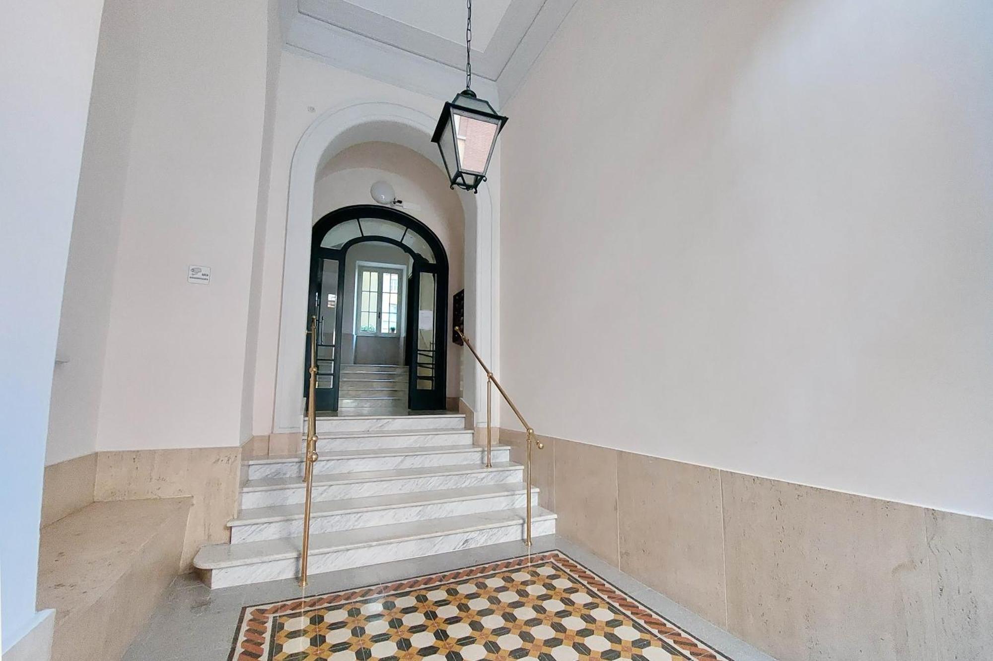 Apartamento Casa Giuliana -3br 2bath Flat, 116 M2 On One Level, 2nd Floor With Lift, High Comfort, Quite, Chic, Doorman, 600 Meters From Vatican Museums And Ottaviano Metro, Plenty Of District Facilities, Welcome Drinks & Local Guide, 24 Hour 4 Language Su *