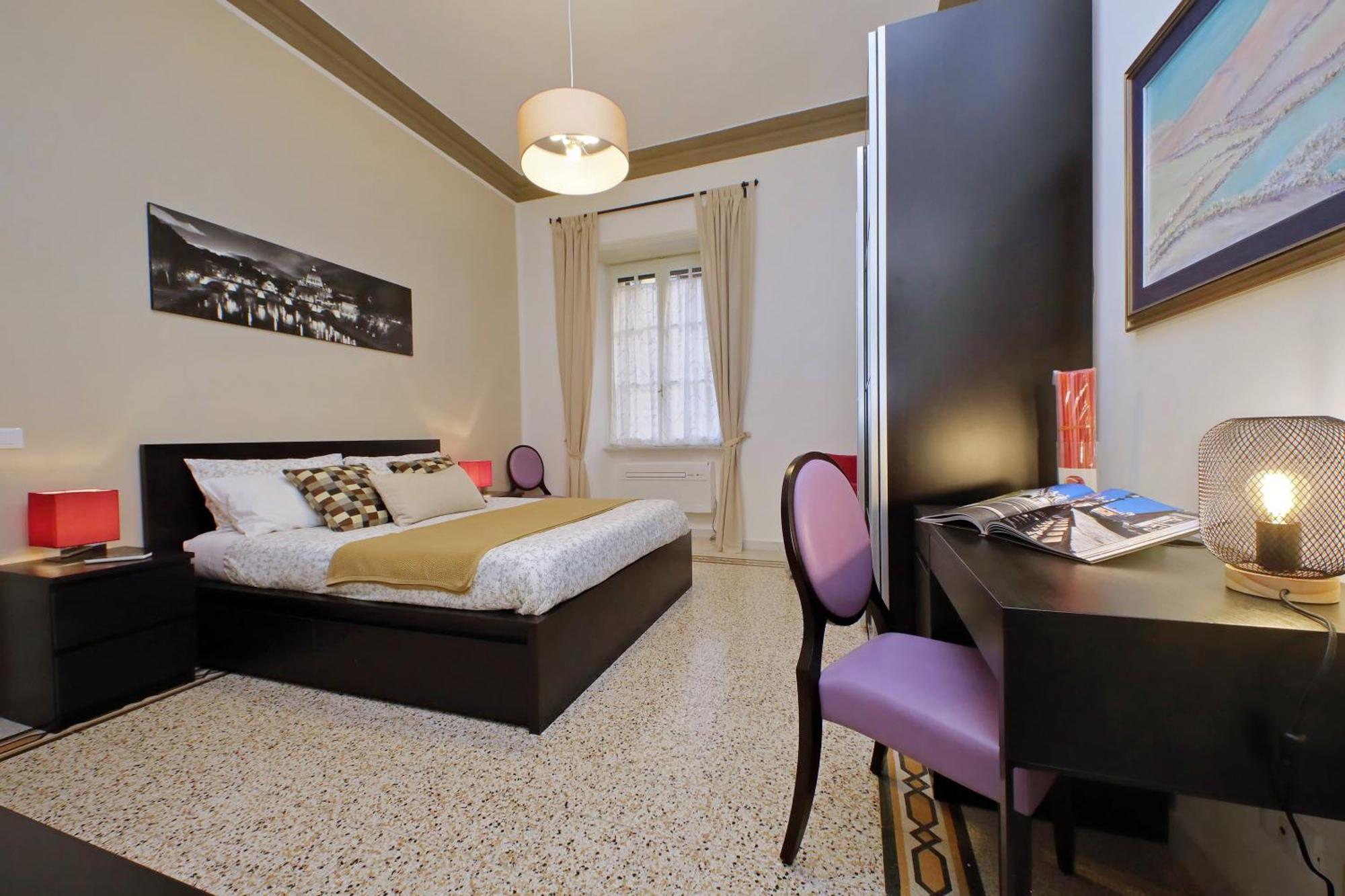 Casa Giuliana -3br 2bath Flat, 116 M2 On One Level, 2nd Floor With Lift, High Comfort, Quite, Chic, Doorman, 600 Meters From Vatican Museums And Ottaviano Metro, Plenty Of District Facilities, Welcome Drinks & Local Guide, 24 Hour 4 Language Su Apartamento Roma