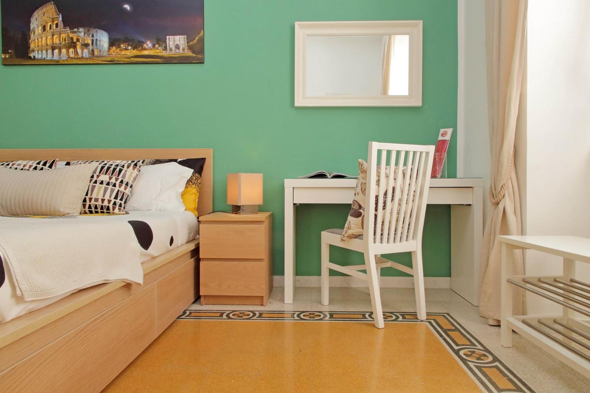 Apartamento Casa Giuliana -3br 2bath Flat, 116 M2 On One Level, 2nd Floor With Lift, High Comfort, Quite, Chic, Doorman, 600 Meters From Vatican Museums And Ottaviano Metro, Plenty Of District Facilities, Welcome Drinks & Local Guide, 24 Hour 4 Language Su